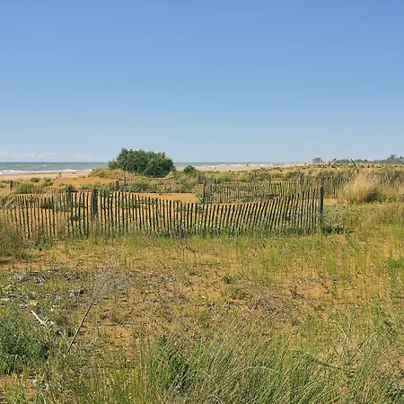 Modern Beachside Flat-beahost Апартаменти *