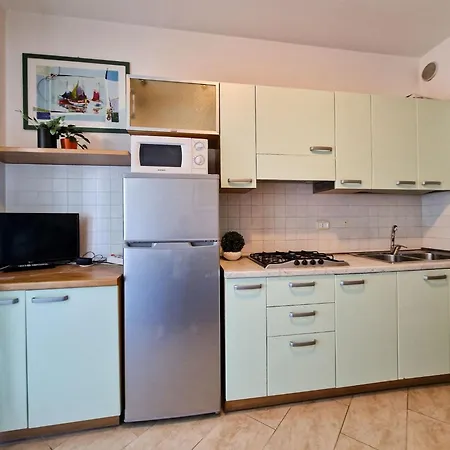 Modern Beachside Flat-beahost Апартаменти *