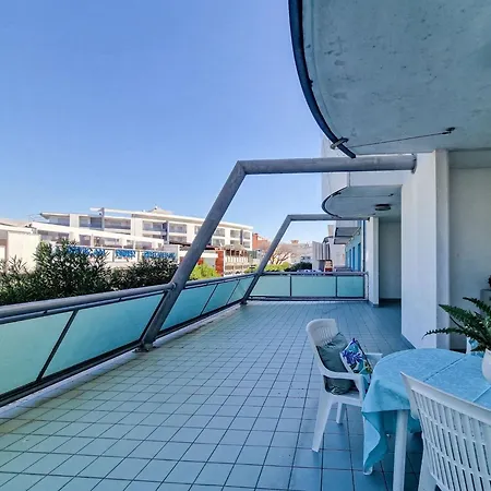 Modern Beachside Flat-beahost *