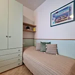 Modern Beachside Flat-beahost
