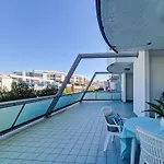Modern Beachside Flat-beahost *