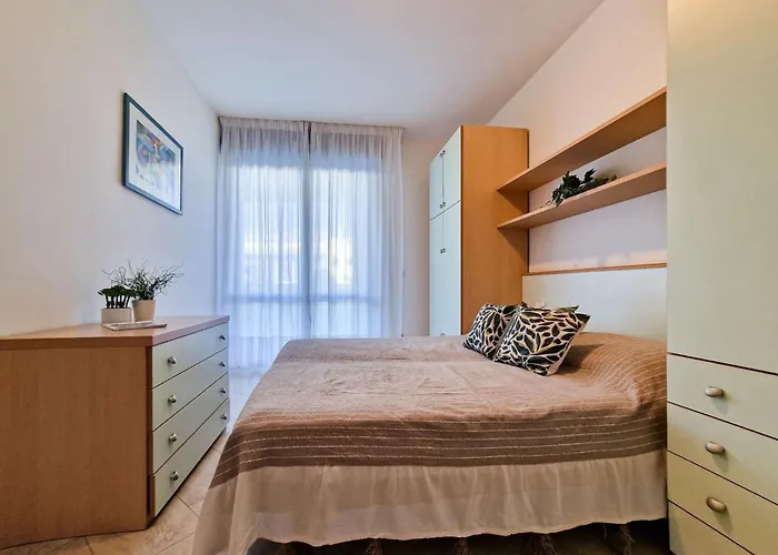 Modern Beachside Flat-beahost Daire