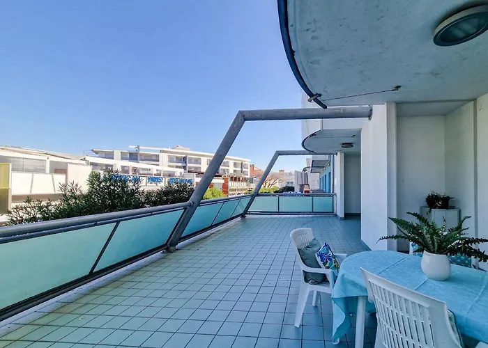 Modern Beachside Flat-beahost *