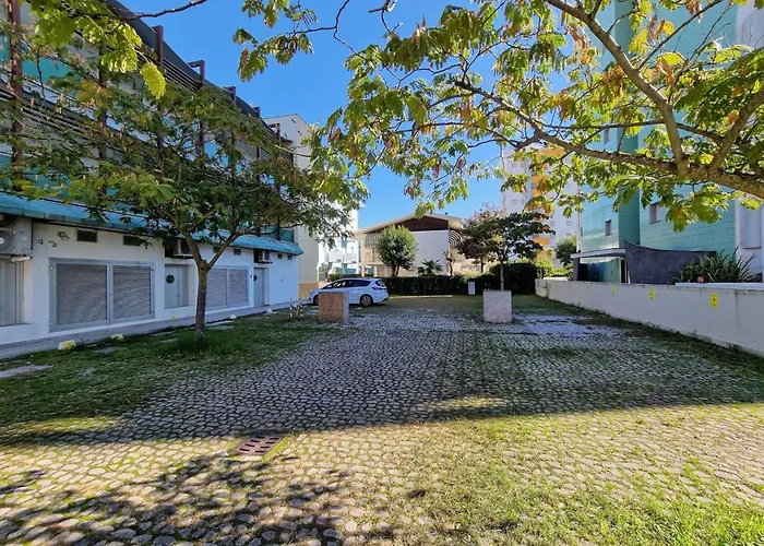 Modern Beachside Flat-beahost *